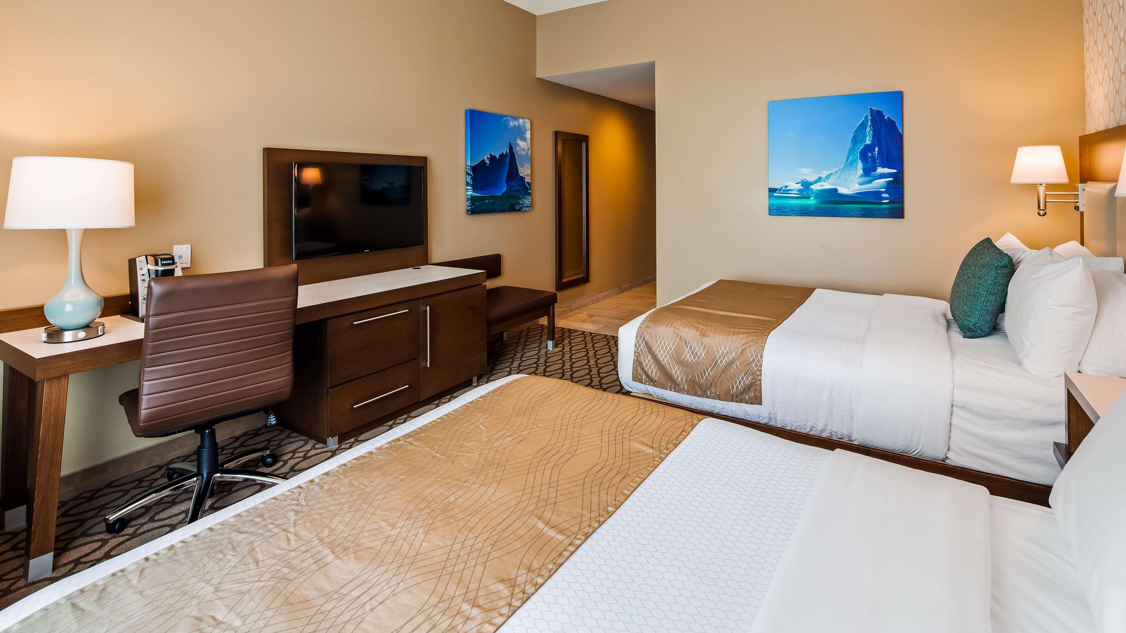 Best Western Plus St. John'S Airport Hotel And Suites Екстериор снимка