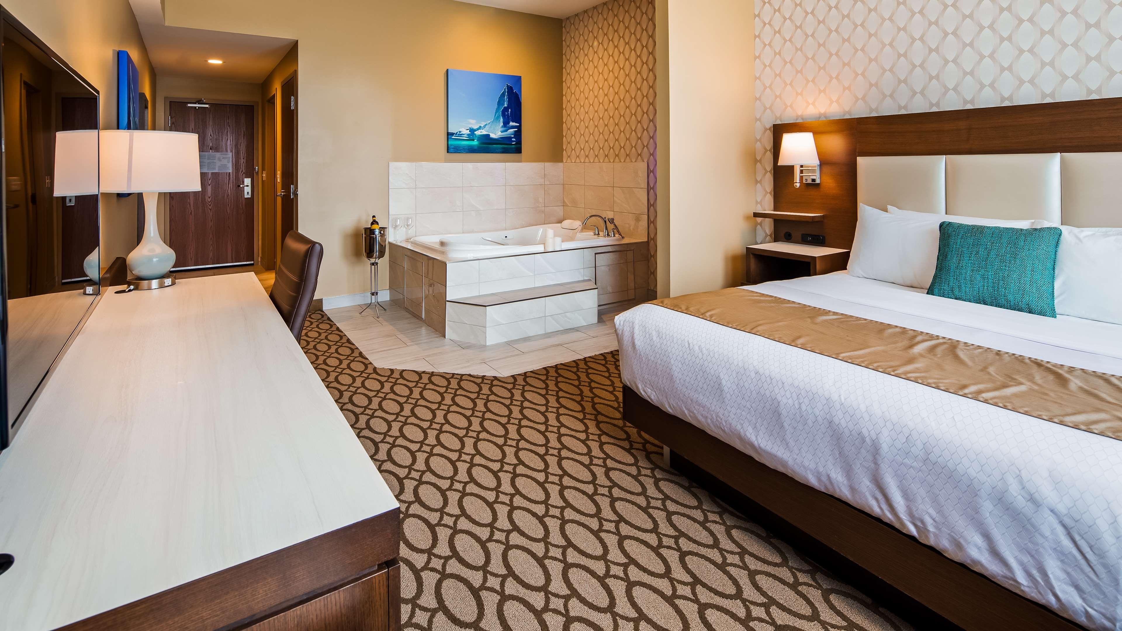 Best Western Plus St. John'S Airport Hotel And Suites Екстериор снимка