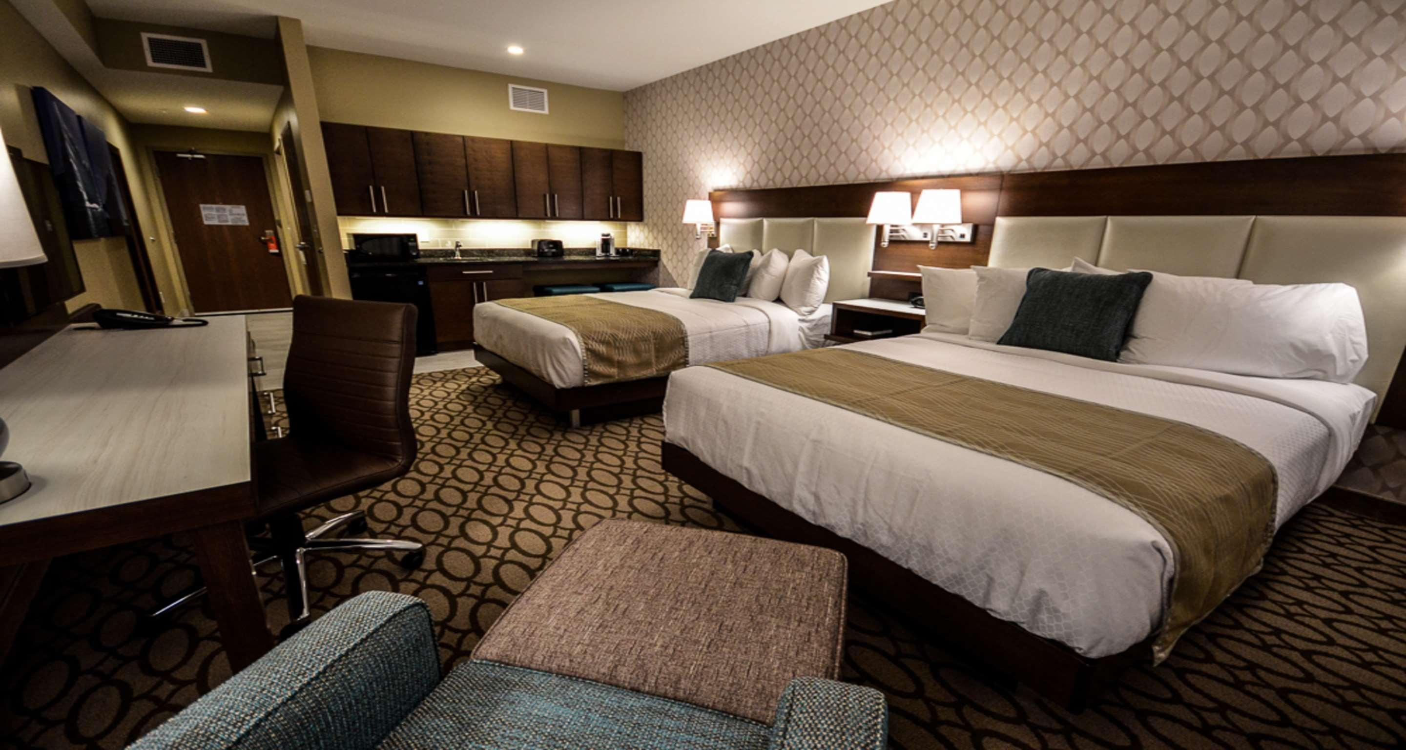 Best Western Plus St. John'S Airport Hotel And Suites Екстериор снимка