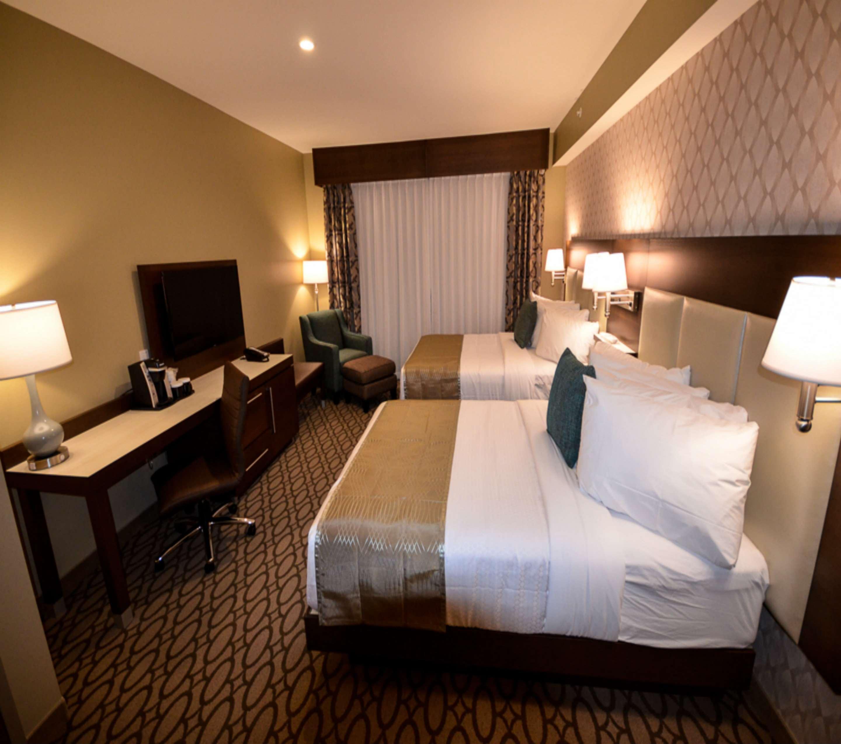Best Western Plus St. John'S Airport Hotel And Suites Екстериор снимка