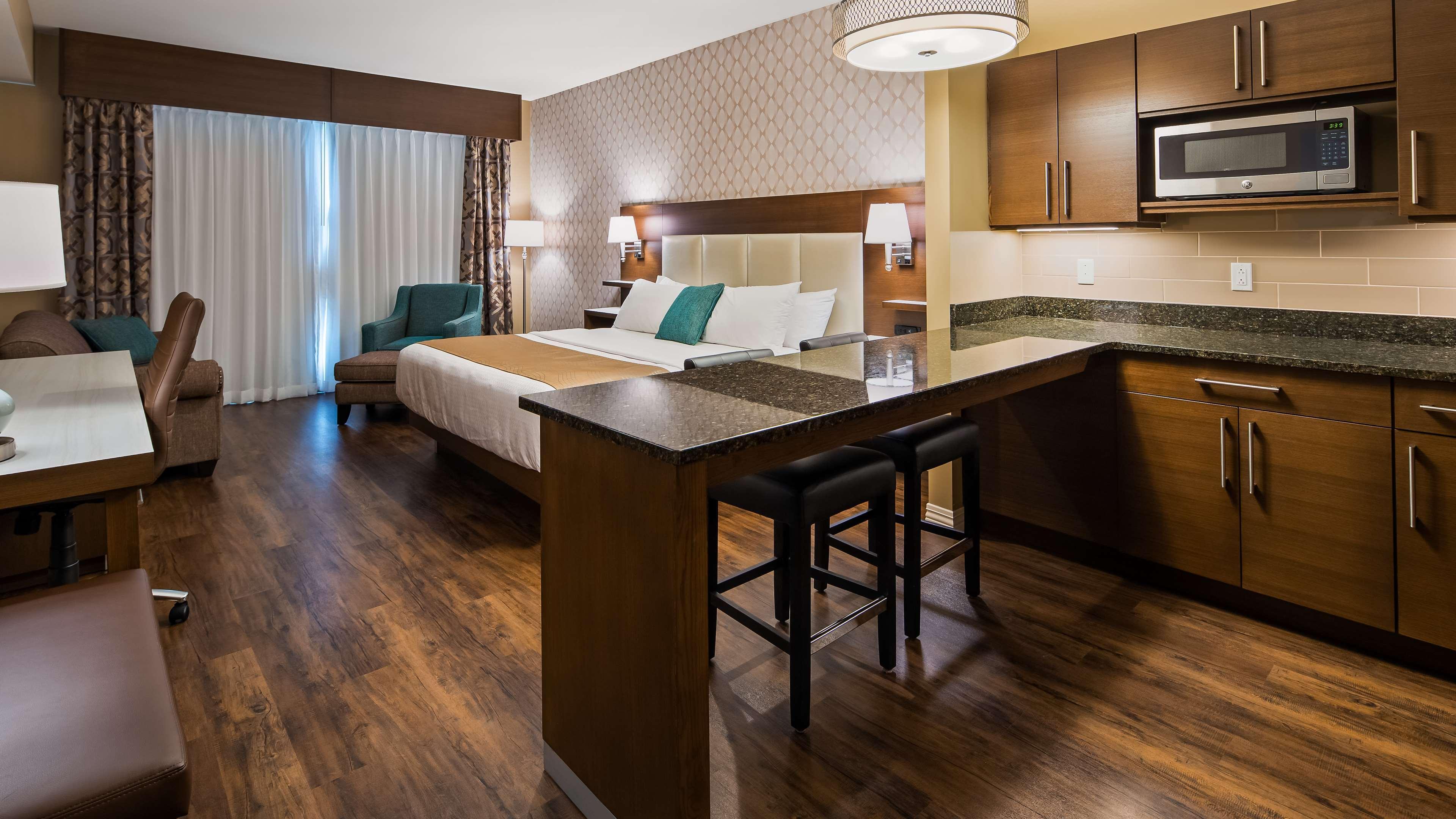 Best Western Plus St. John'S Airport Hotel And Suites Екстериор снимка