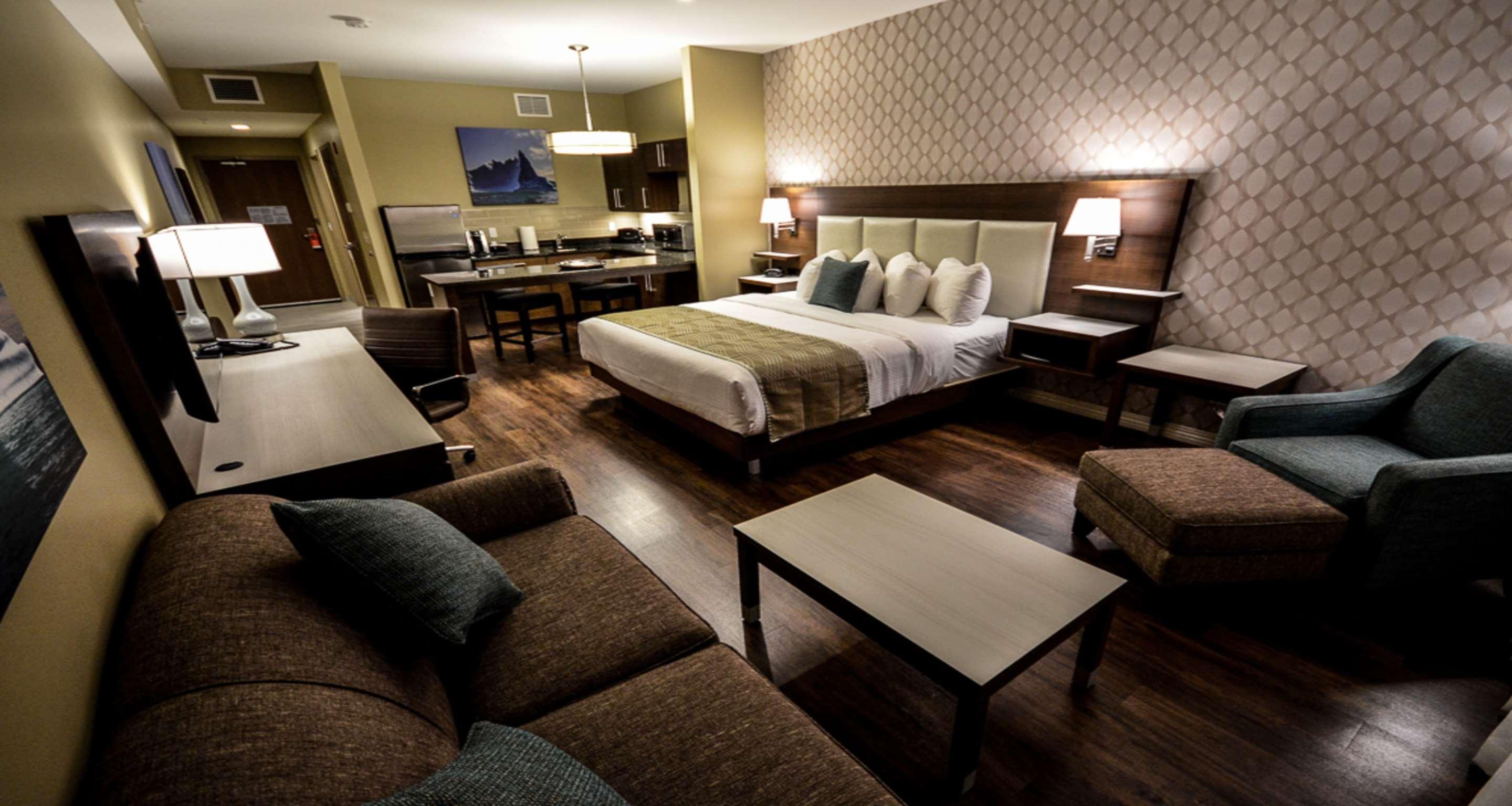 Best Western Plus St. John'S Airport Hotel And Suites Екстериор снимка