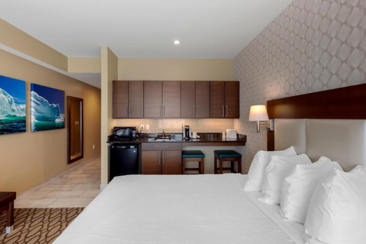 Best Western Plus St. John'S Airport Hotel And Suites Екстериор снимка
