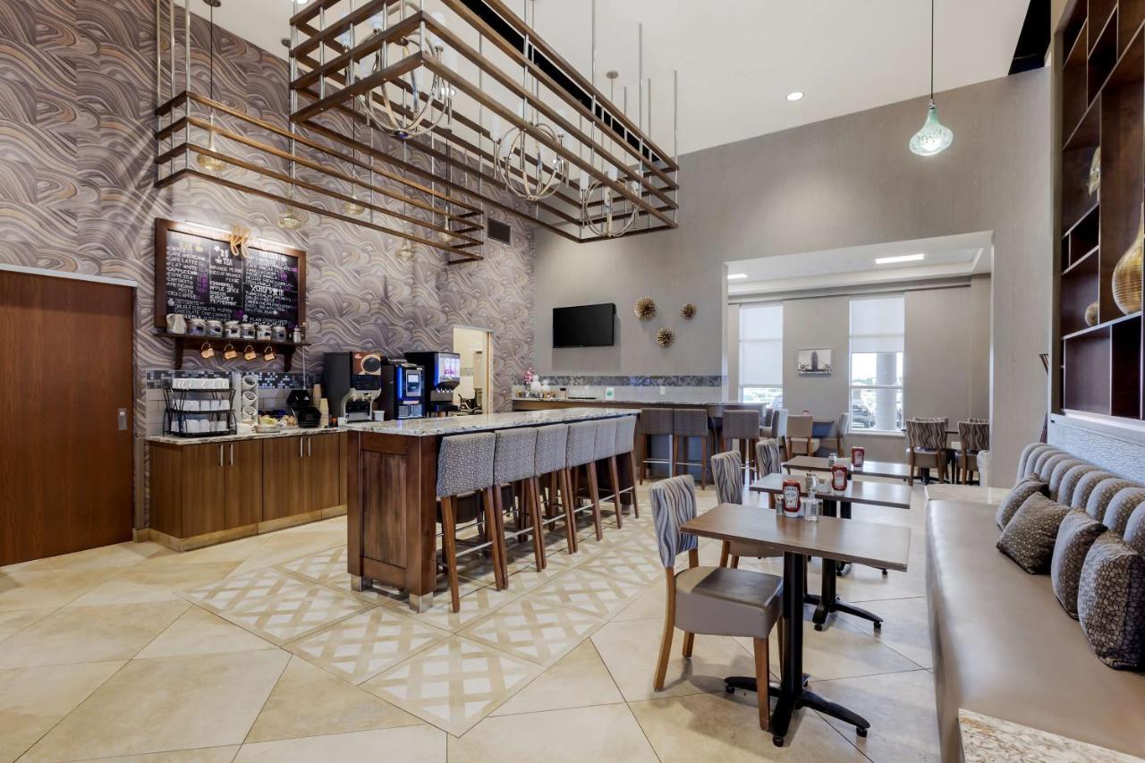 Best Western Plus St. John'S Airport Hotel And Suites Екстериор снимка