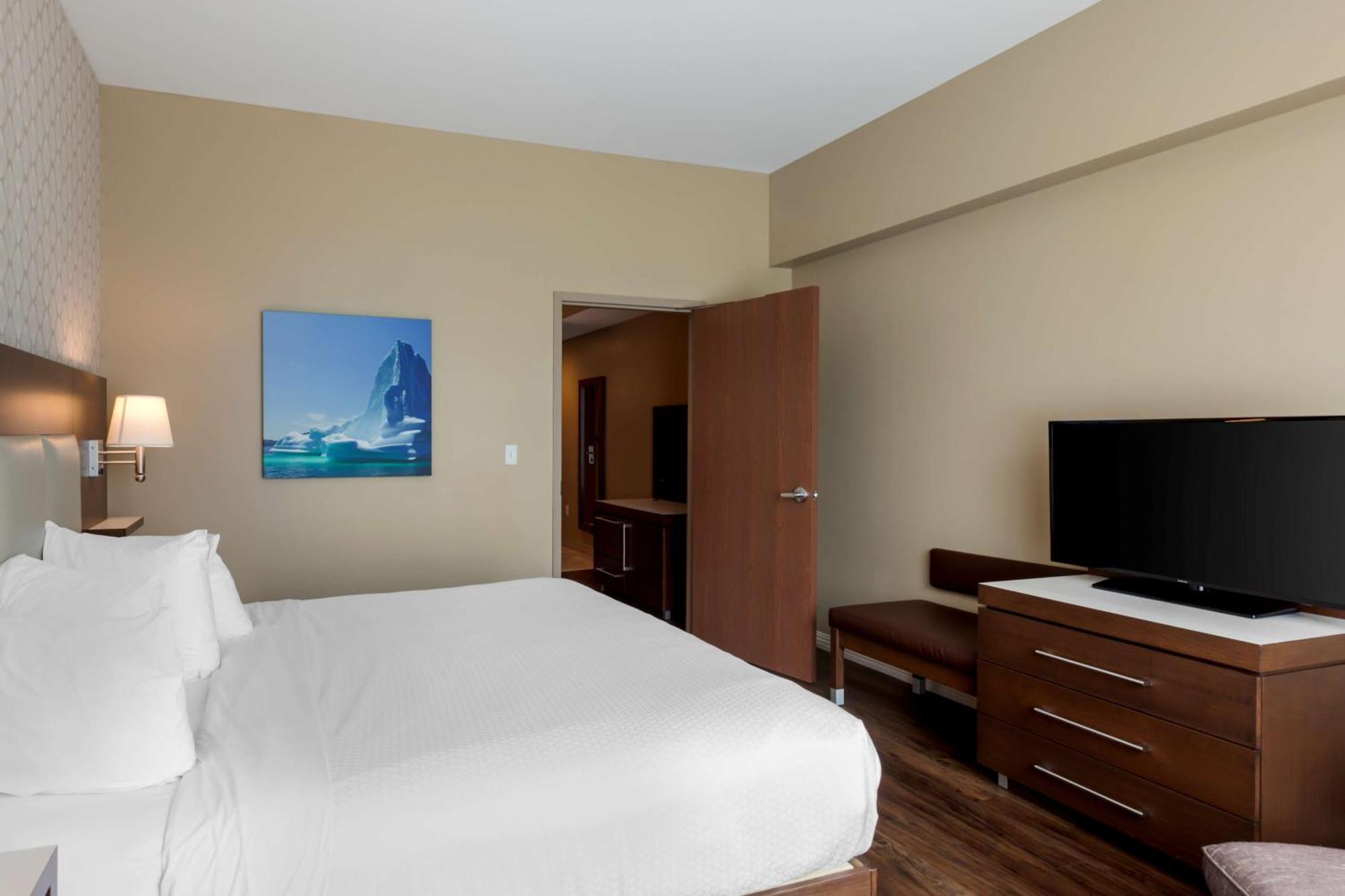 Best Western Plus St. John'S Airport Hotel And Suites Екстериор снимка